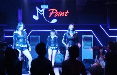 A Tribute Guns N Roses di MPoint Blok M